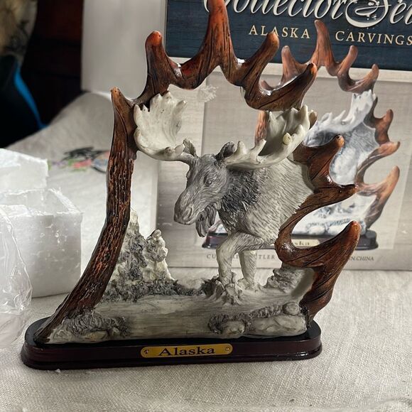 Alaskan Carvings Colletor series moose in snow . - Picture 3 of 8